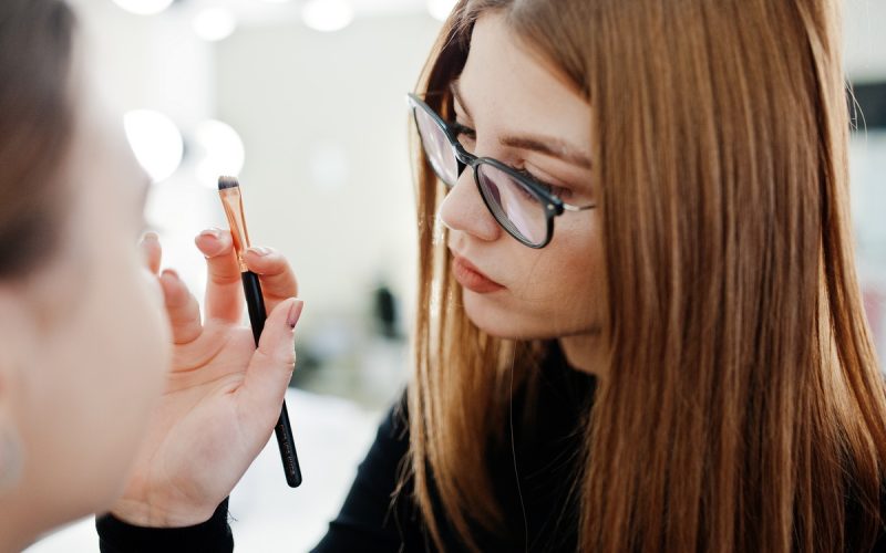 Devenir professionnels en suivant les meilleures formations en soins esthétiques